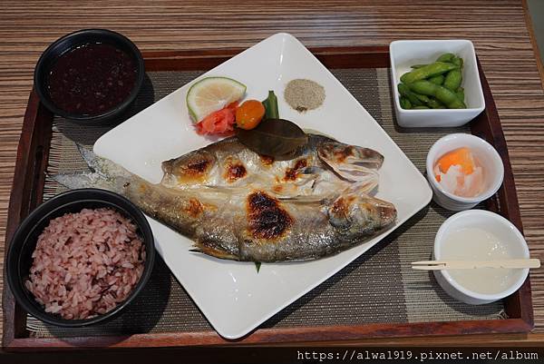 【竹北必吃日本料理推荐】渔市大众食堂：进击的黑鲔丼，丰盛又美