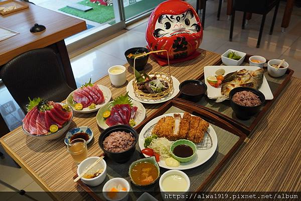 【竹北必吃日本料理推荐】渔市大众食堂：进击的黑鲔丼，丰盛又美