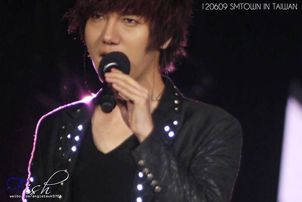 120609 SMTOWN IN TAIWAN #藝聲# 大雲哥我怎麼拍怎麼糊