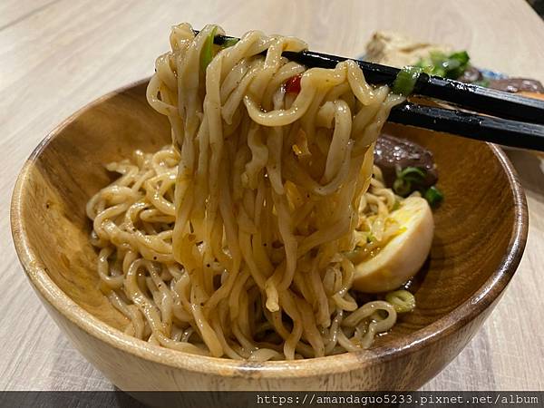 ｜食記-台北市信義區｜老哥雞肉飯乾拌麵｜捷運市府站新開幕人氣