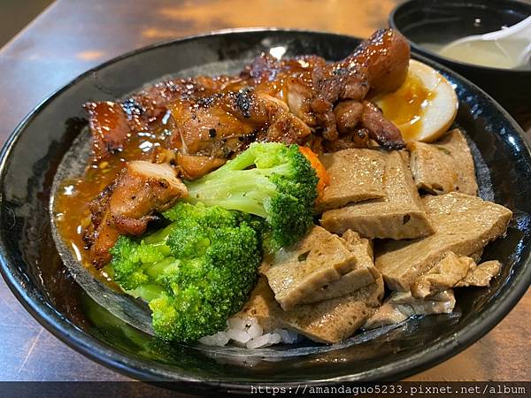 ｜食記-台北市信義區｜烤師傅烤肉飯｜永吉路飄香烤肉飯，和風雞