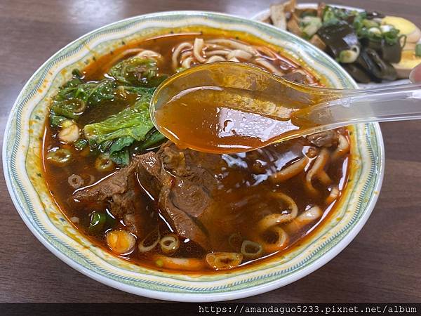 ｜食記-台北市信義區｜小陳牛肉麵｜永春站人氣牛肉麵，湯濃肉大