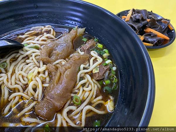 ｜食記-台北市信義區｜許家黃金牛肉麵｜據說是綜藝天王愛的牛肉