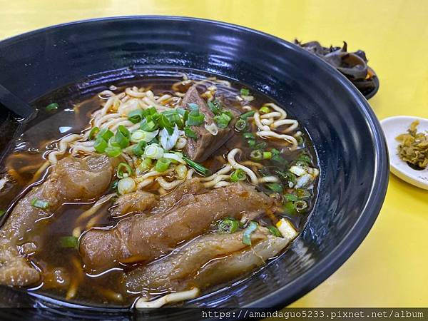 ｜食記-台北市信義區｜許家黃金牛肉麵｜據說是綜藝天王愛的牛肉