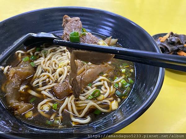 ｜食記-台北市信義區｜許家黃金牛肉麵｜據說是綜藝天王愛的牛肉