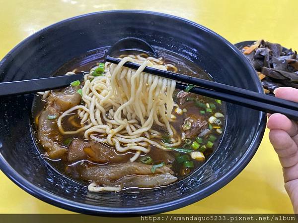 ｜食記-台北市信義區｜許家黃金牛肉麵｜據說是綜藝天王愛的牛肉