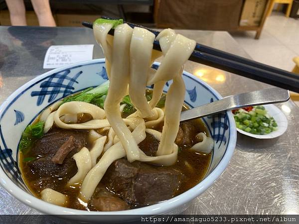 ｜食記-台北市信義區｜老王原汁牛肉麵｜不用自賣自誇，湯汁濃郁