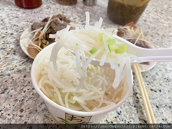 ｜食記-台北市信義區｜(永春市場)米粉湯｜永春市場人氣平價米