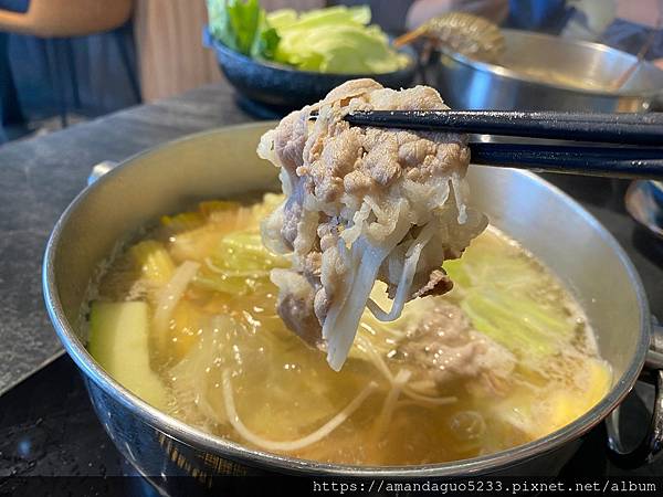 ｜食記-宜蘭縣頭城鎮｜七度鍋物｜在地人也推的火鍋店！空間挑高