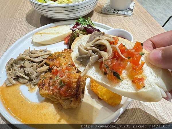 ｜食記-新北市蘆洲區｜小食聊聊早午餐/義大利麵｜蘆洲平價高品