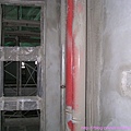 樓梯上來不知名管線2 House1205 010.jpg