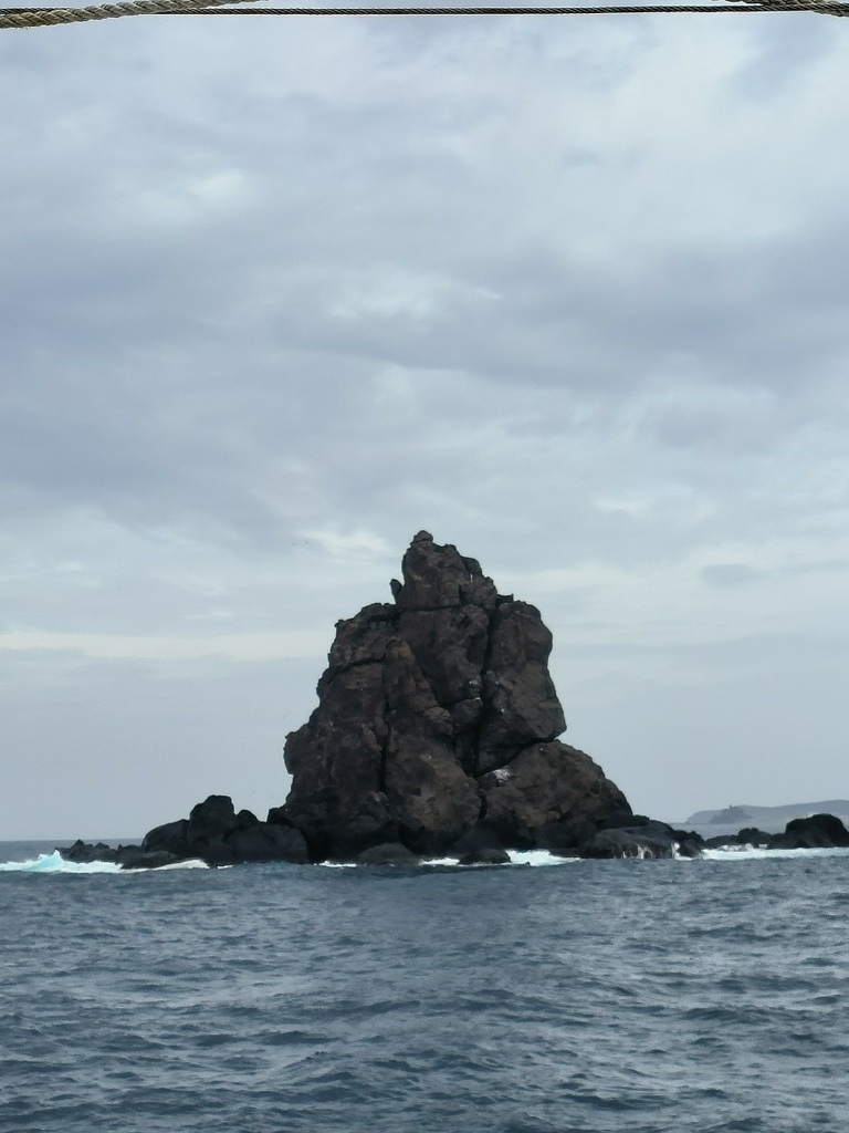 【探索南方四島】(二) 得意遊艇跳島東吉嶼出發藍洞、七美機車