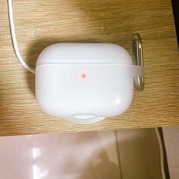 犀牛盾air pods 防摔殼 可以無線充電.jpg