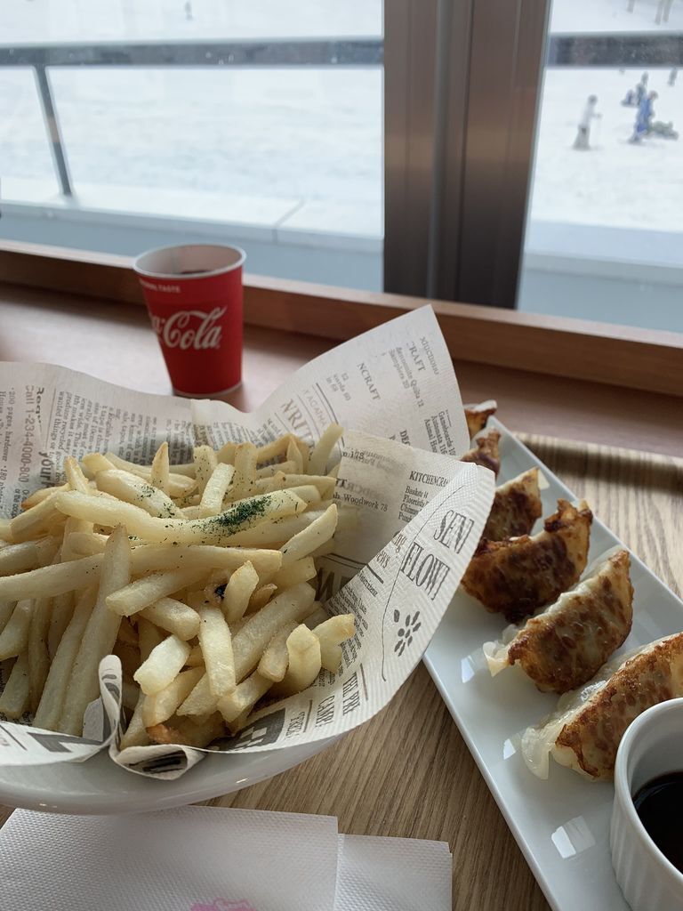 Annupuri Nook 2F餐廳 煎餃和薯條 Annupuri Nook 2F餐廳 煎餃和薯條