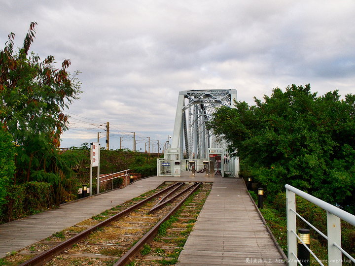 【高雄】大樹舊鐵橋，從九曲堂到舊時光的鐵道之旅~