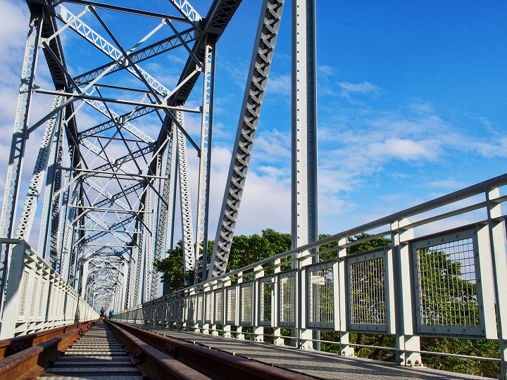 【高雄】大樹舊鐵橋，從九曲堂到舊時光的鐵道之旅~