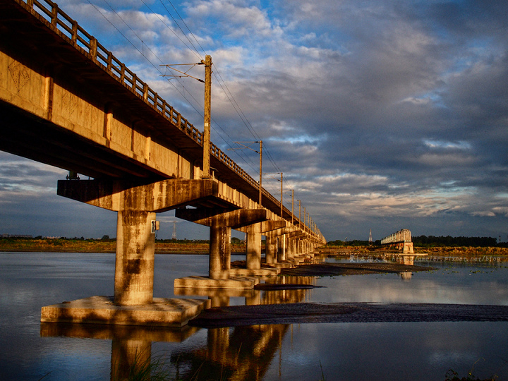 【高雄】大樹舊鐵橋，從九曲堂到舊時光的鐵道之旅~