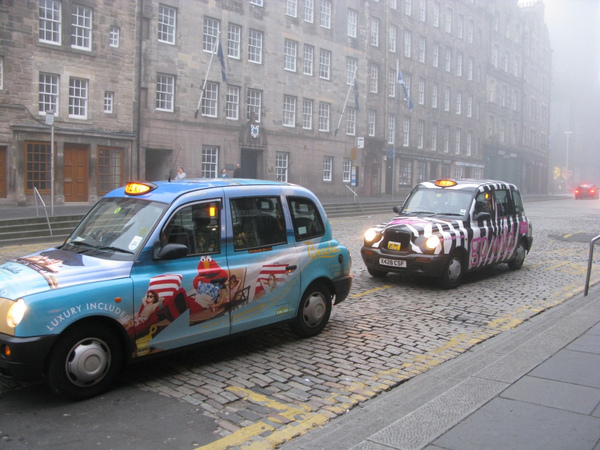 愛丁堡的計程車每台烤漆都各有特色