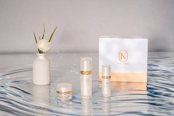 輕盈保養，艾娜蓓肌因賦活精華霜