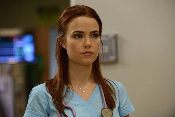 red-band-society-season-1-episode-2-Nurse-Dobler