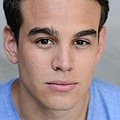 Alberto Rosende　(Simon)