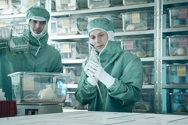 氧氣危機 Oxygen (Netflix電影) 9.jpg