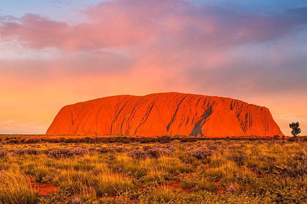 australia-northern-territory-uluru-sunset-shutterstock_628814105.jpg