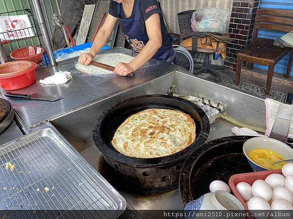 【食】宜蘭宜市小吃《宜大蔥油餅》古早味◆手工製作.超大片切片