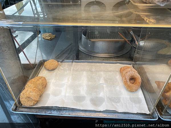【食】台北士林點心《新陳記蔥油餅 劍潭店》蔥油餅甜甜圈◆傳統