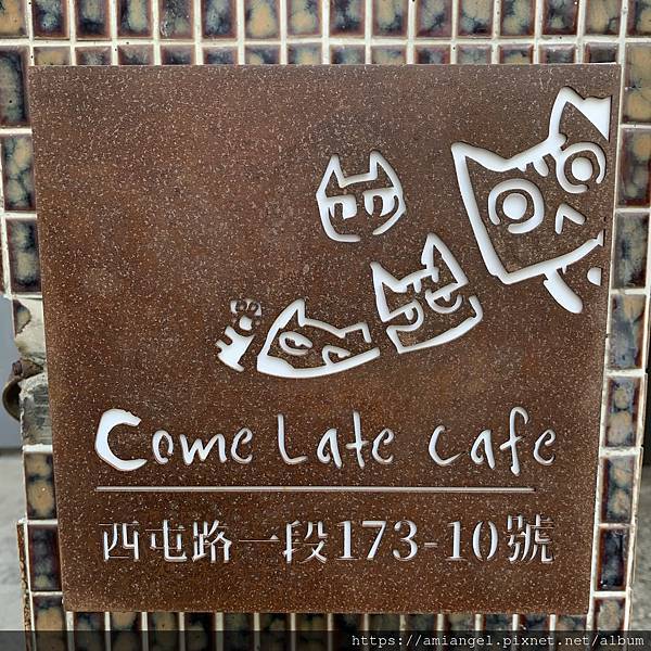 Come Late Cafe 門牌