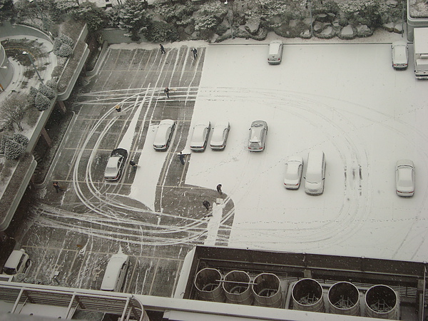停車場除雪中