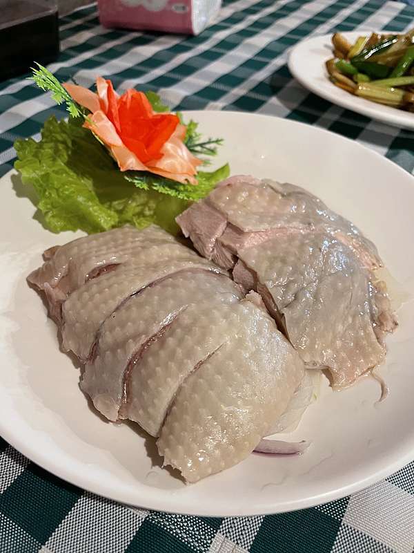 石門水庫美食 2020 11 21糊口老街客家活魚餐館 復古的紅磚房想不到菜做得色味俱佳 便宜又不馬虎 很實在的好滋味 葳比的九個胃八隻腳