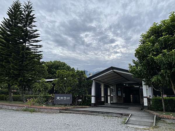 花蓮瑞穗溫泉推薦 2021 08 30東岡秀川 附價目表 不住宿純泡湯的好選擇 雙人湯屋1小時只要400元 毛巾需自備有沐浴洗髮乳 溫泉池很大 葳比的九個胃八隻腳