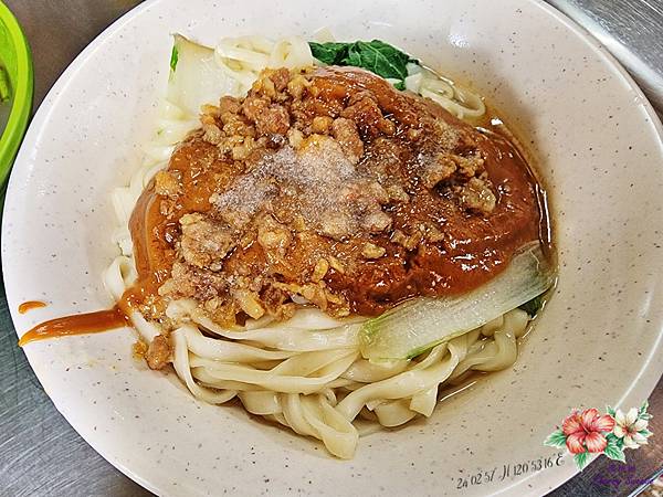 大眾意麵@肉圓外皮軟Q 肉餡紮實 麻醬與肉燥互不搶戲巧妙搭配