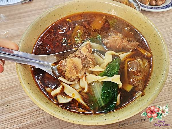 小陽春麵館@在地老麵攤 排骨輕咬就離骨 軟嫩好入口