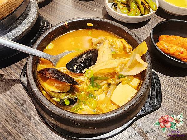 玉豆腐韓式料理-家樂福成功店@料理選擇多 自己動手捏捏拳頭飯