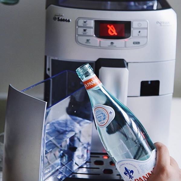 Saeco咖啡機 Italia Acqua panna2.jpg Saeco咖啡機 Italia Acqua panna2.jpg