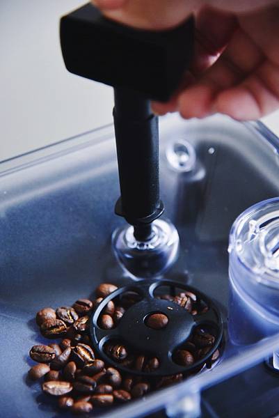 Saeco咖啡機 調整研磨粗細.jpg Saeco咖啡機 調整研磨粗細.jpg