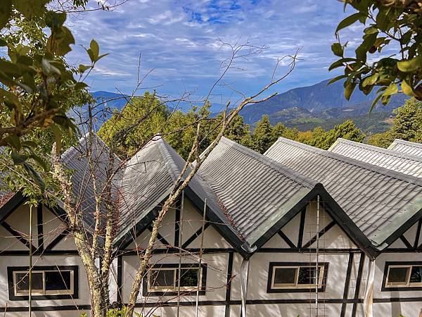 ❤旅宿分享❤ 茲心園渡假山莊。南投清境群山圍繞 湖景第一排 