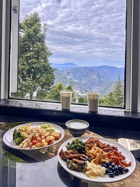 ❤旅宿分享❤ 茲心園渡假山莊。南投清境群山圍繞 湖景第一排 