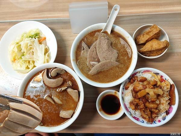【旅食.松山】私愛台北最好吃「麻油腰花、魯肉飯」永春松德宮美