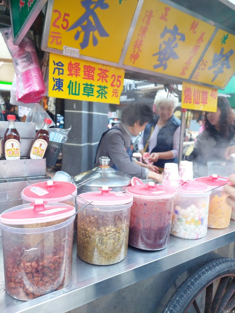 【旅食.基隆】燒仙草十種配料加到飽，一杯只要!基隆夜市仁三路