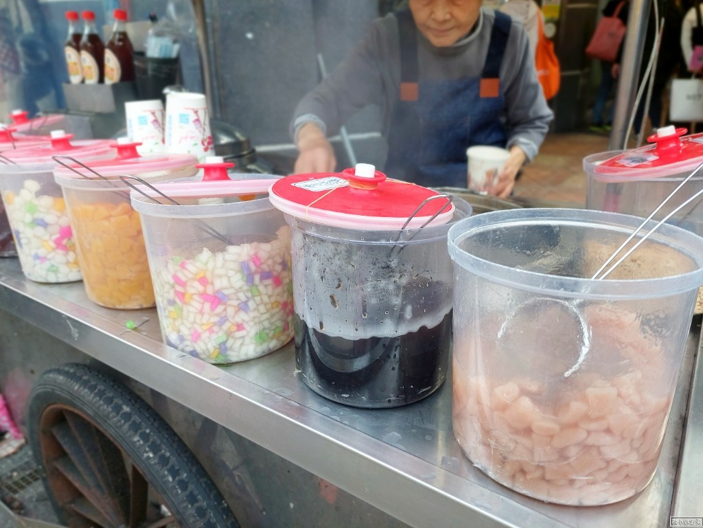 【旅食.基隆】燒仙草十種配料加到飽，一杯只要!基隆夜市仁三路