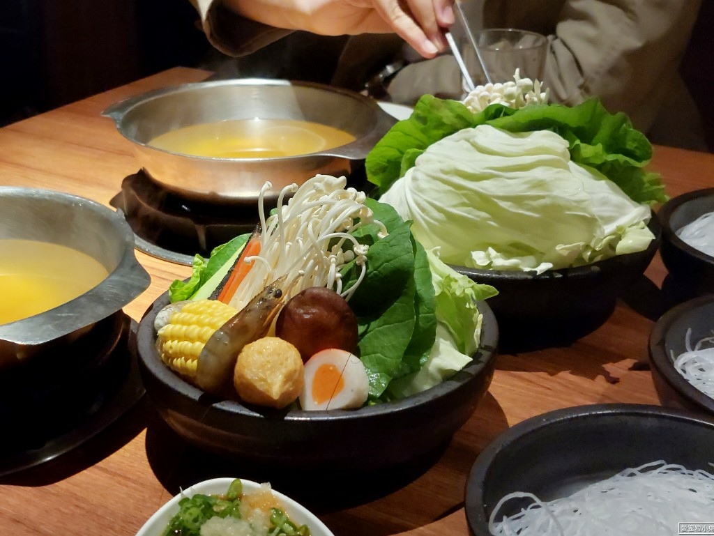 【旅食.台中】好氣派輕井澤系列「拾七石頭火鍋-昌平店」免收服