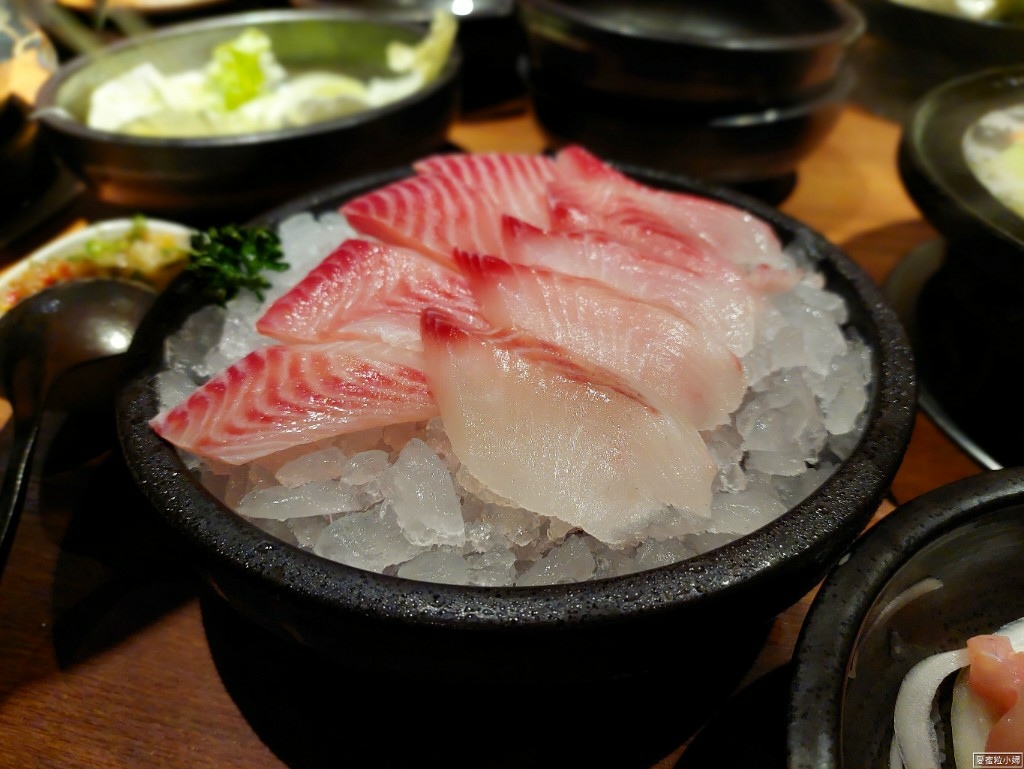 【旅食.台中】好氣派輕井澤系列「拾七石頭火鍋-昌平店」免收服