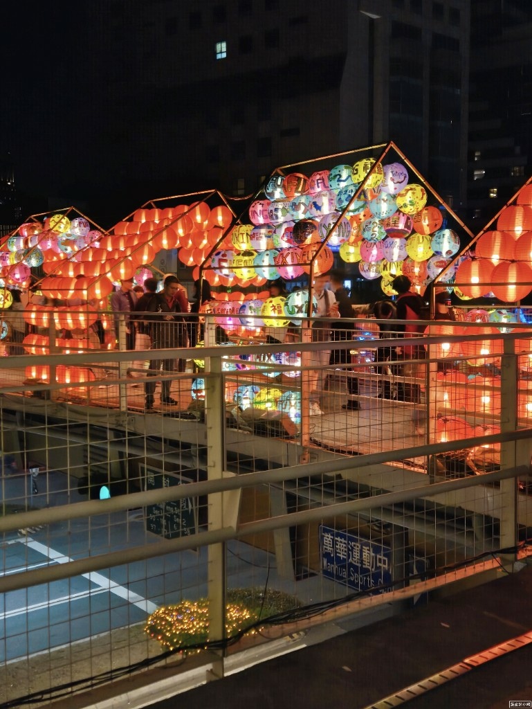 【旅食.台北】西門商圈13間美食小吃，蝦仁飯、黏嘴銷魂豬腳飯