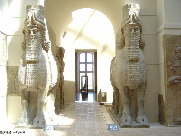 Louvre_lion_gate_DSC00914.jpg