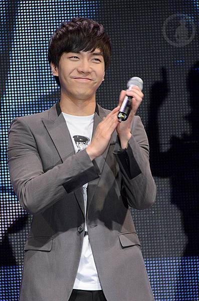 314233_510889058924651_1490542936_n