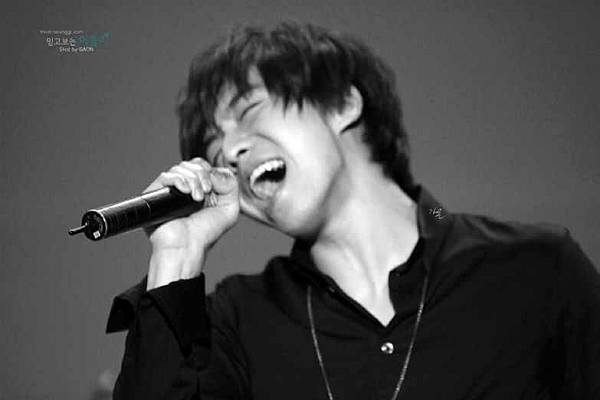 89237c33jw1eietk9s83hj20lr0eijro