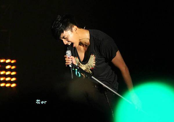 1472986_562505080496327_1082044676_n